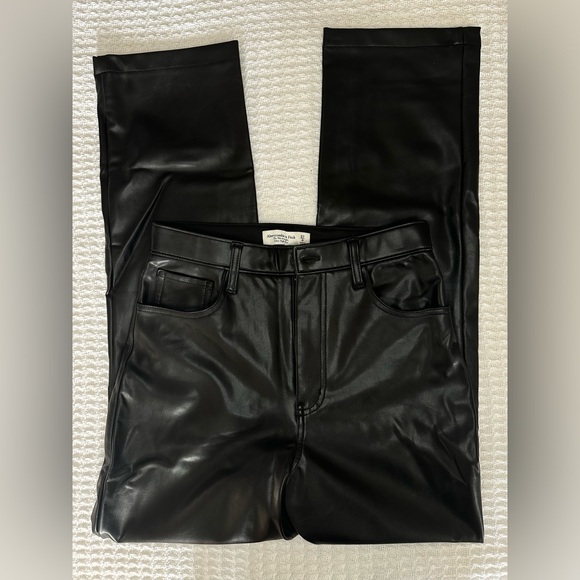 Abercrombie & Fitch 90s relaxed straight fit faux leather pants in black Size 27 - Picture 3 of 4